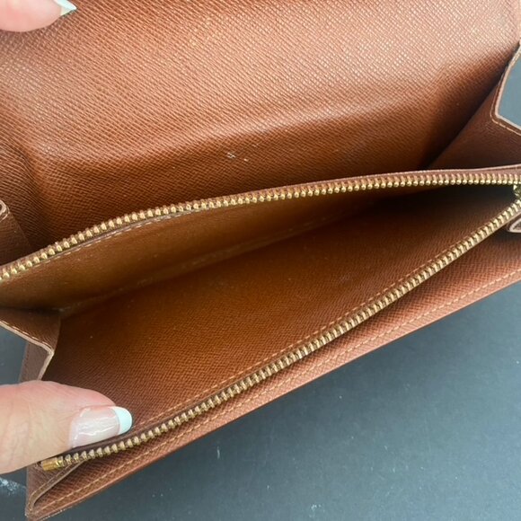 Louis Vuitton Monogram Sarah Wallet - Picture 13 of 16